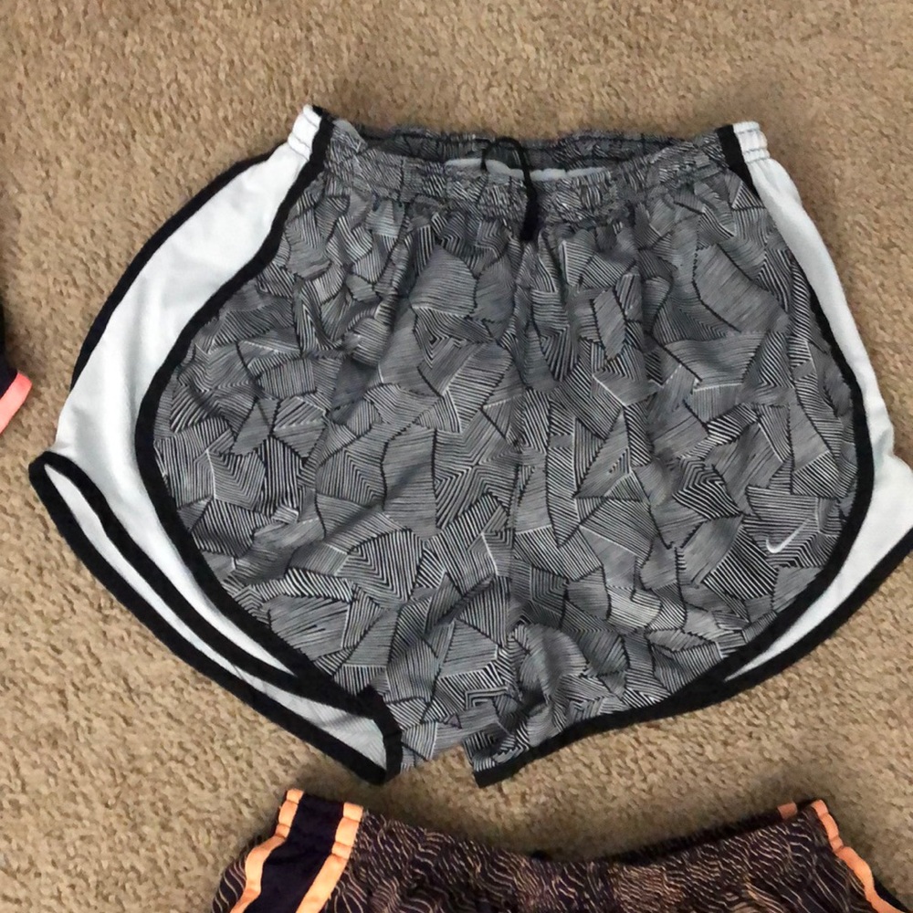 Nike Tempo Shorts Small - Picture 5 of 7